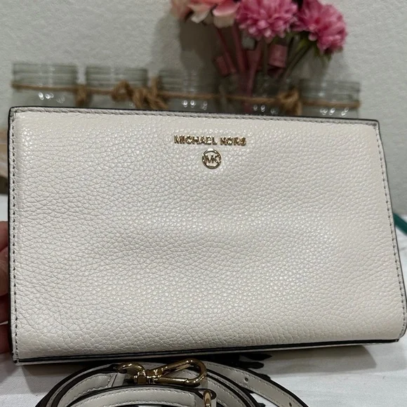 Price Drop ⬇️ Michael Kors Ivory Small Crossbody Bag - Picture 3 of 14